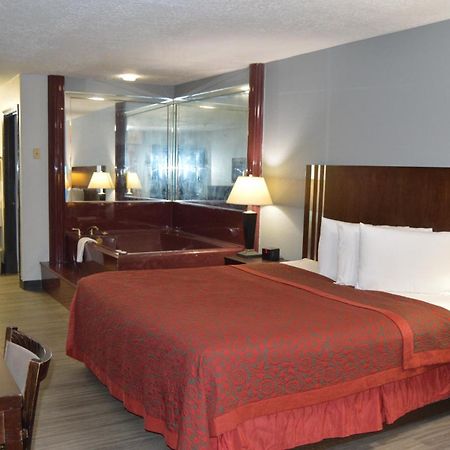 Days Inn & Suites By Wyndham Winnie Dış mekan fotoğraf