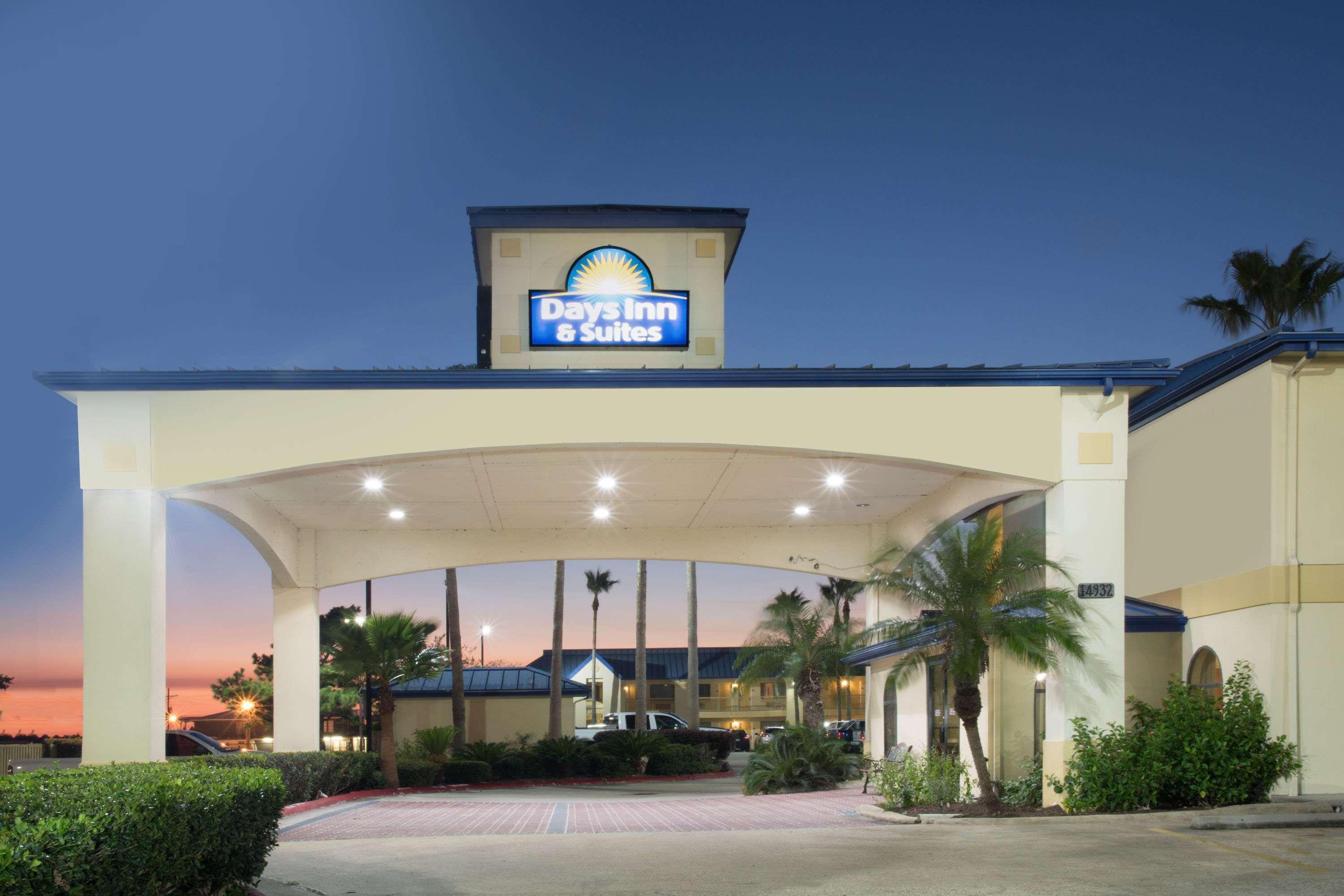 Days Inn & Suites By Wyndham Winnie Dış mekan fotoğraf