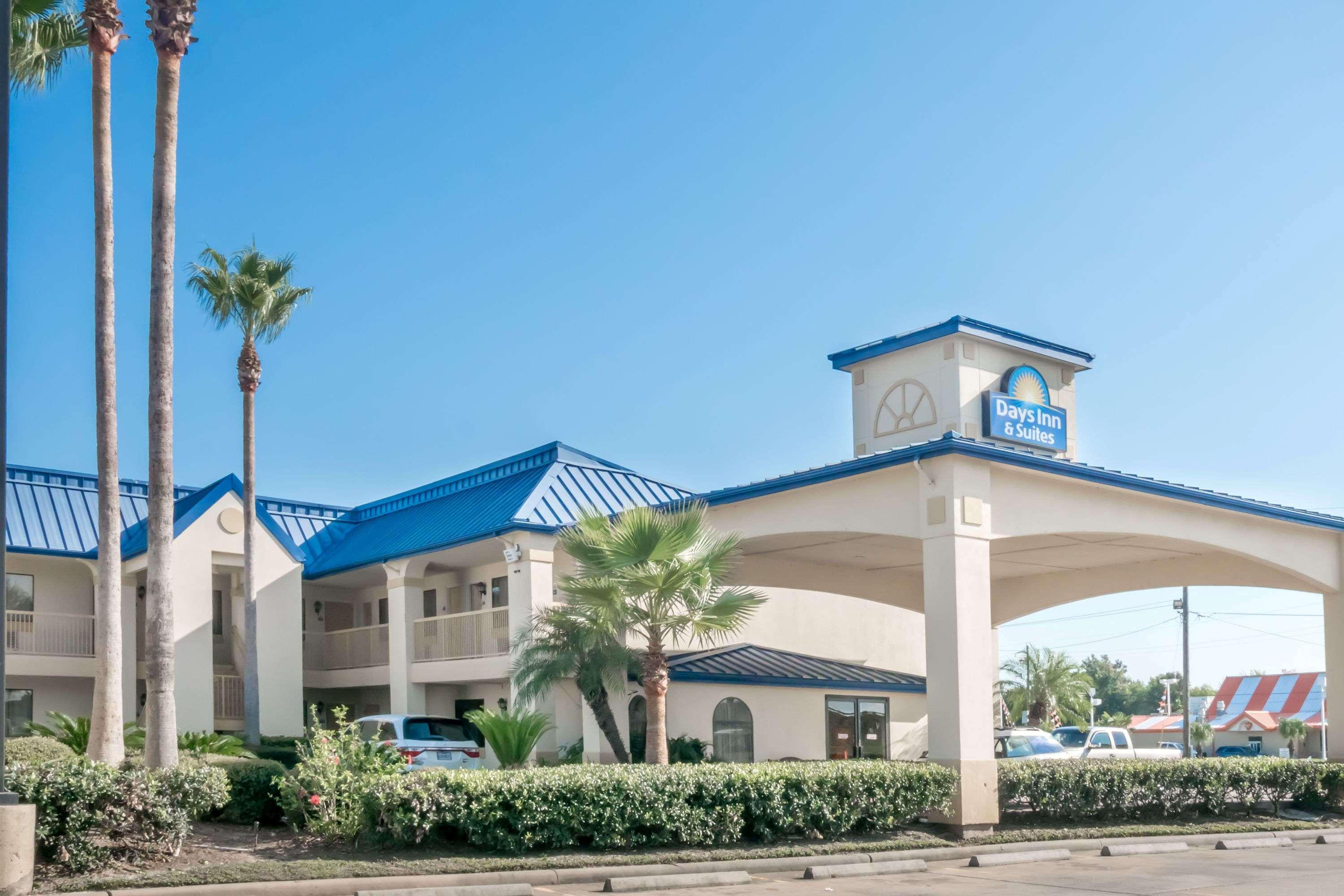 Days Inn & Suites By Wyndham Winnie Dış mekan fotoğraf
